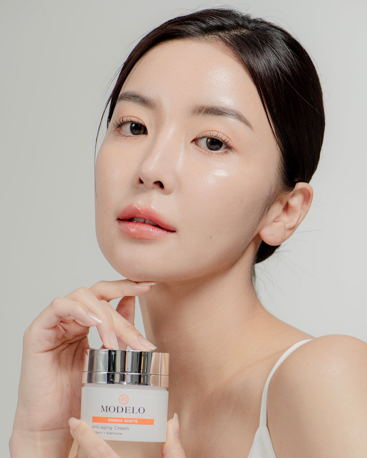 MODELO Crema Antietà Derma Bright