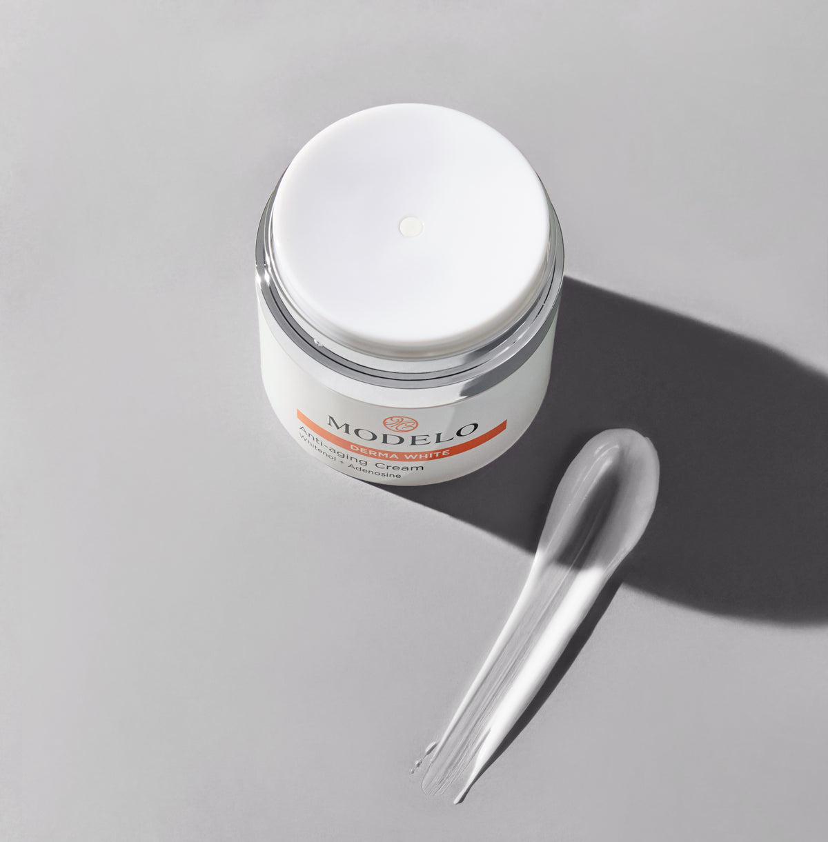 MODELO Crema Antietà Derma Bright